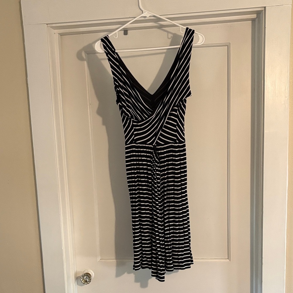 LOFT Black and White Chevron Maxi Dress - Picture 4 of 5